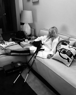 Pamela Anderson feet photo thumbnail