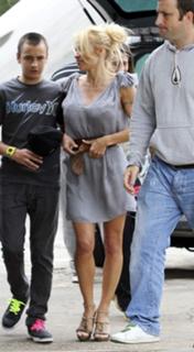 Pamela Anderson feet photo thumbnail
