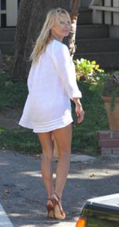 Pamela Anderson feet photo thumbnail