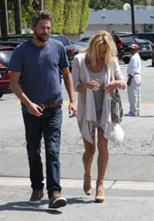 Pamela Anderson feet photo thumbnail