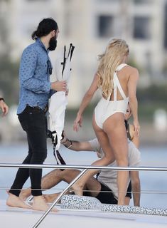 Pamela Anderson feet photo thumbnail