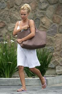 Pamela Anderson feet photo thumbnail