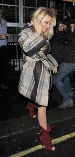 Pamela Anderson feet photo thumbnail