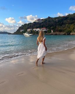 Pamela Anderson feet photo thumbnail