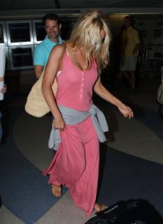 Pamela Anderson feet photo thumbnail