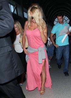 Pamela Anderson feet photo thumbnail