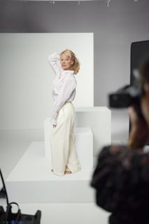 Pamela Anderson feet photo thumbnail