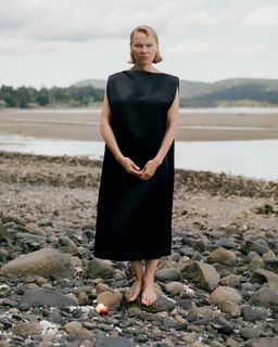 Pamela Anderson feet photo thumbnail