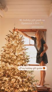 Pamela Anderson feet photo thumbnail