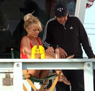 Pamela Anderson feet photo 7