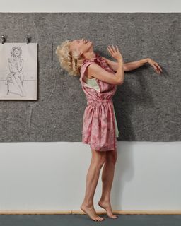 Pamela Anderson feet photo 2