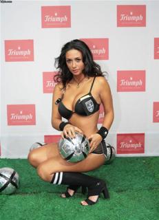 Pamela Díaz feet photo 1