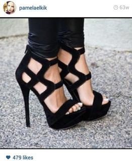 Pamela El Kik feet photo thumbnail