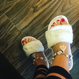 Pamela El Kik feet photo thumbnail