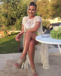 Pamela El Kik feet photo thumbnail