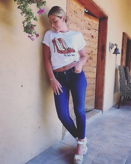 Pamela El Kik feet photo thumbnail