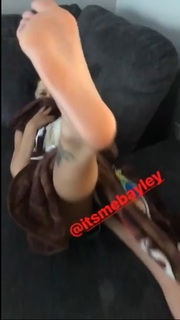 Pamela Martinez feet photo thumbnail