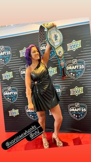 Pamela Martinez feet photo thumbnail