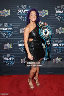 Pamela Martinez feet photo thumbnail