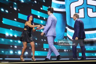 Pamela Martinez feet photo thumbnail