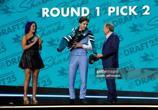 Pamela Martinez feet photo thumbnail