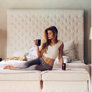 Pamela Reif feet photo thumbnail