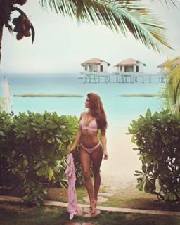 Pamela Reif feet photo thumbnail