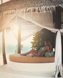 Pamela Reif feet photo thumbnail