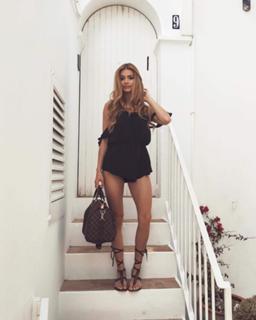 Pamela Reif feet photo thumbnail