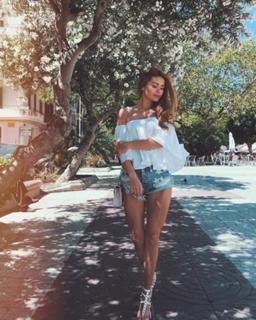 Pamela Reif feet photo thumbnail