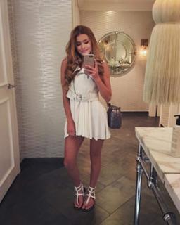 Pamela Reif feet photo thumbnail