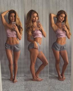 Pamela Reif feet photo thumbnail