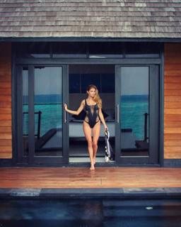 Pamela Reif feet photo thumbnail