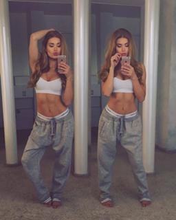 Pamela Reif feet photo thumbnail