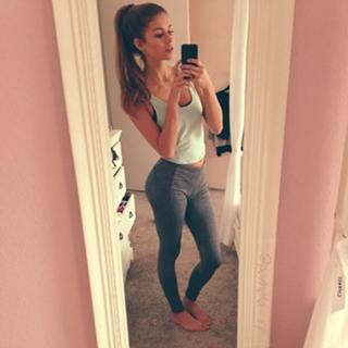 Pamela Reif feet photo thumbnail