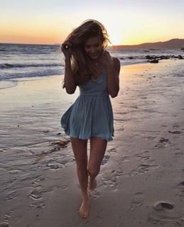 Pamela Reif feet photo thumbnail