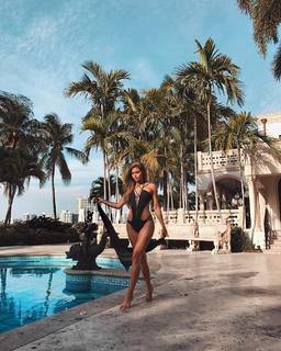 Pamela Reif feet photo thumbnail