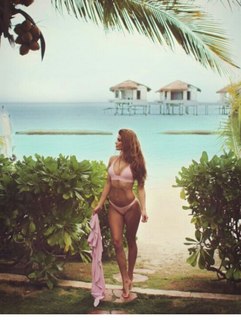 Pamela Reif feet photo thumbnail