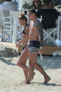 Pamela Reif feet photo thumbnail