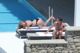 Pamela Reif feet photo thumbnail