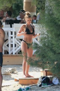 Pamela Reif feet photo thumbnail