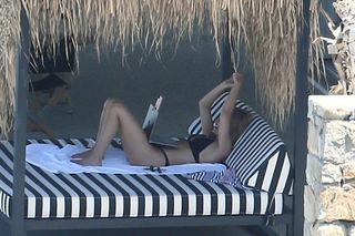 Pamela Reif feet photo thumbnail