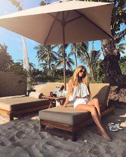 Pamela Reif feet photo thumbnail