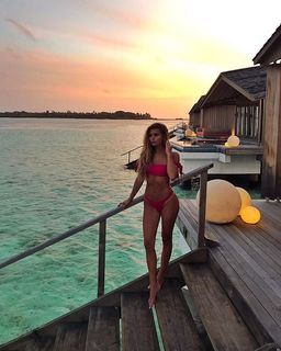 Pamela Reif feet photo thumbnail