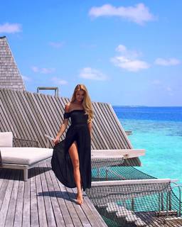 Pamela Reif feet photo thumbnail