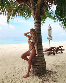 Pamela Reif feet photo thumbnail