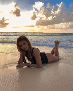 Pamela Reif feet photo thumbnail