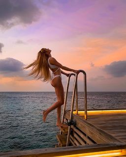Pamela Reif feet photo thumbnail
