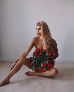 Pamela Reif feet photo thumbnail