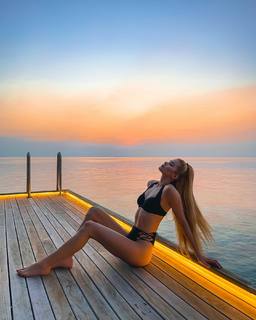 Pamela Reif feet photo thumbnail